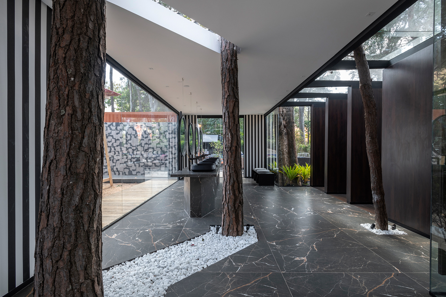 Cioli Stancioli Arquitetura e Design Banheiro Público CASACOR Minas Gerais 2022 espelho bancada