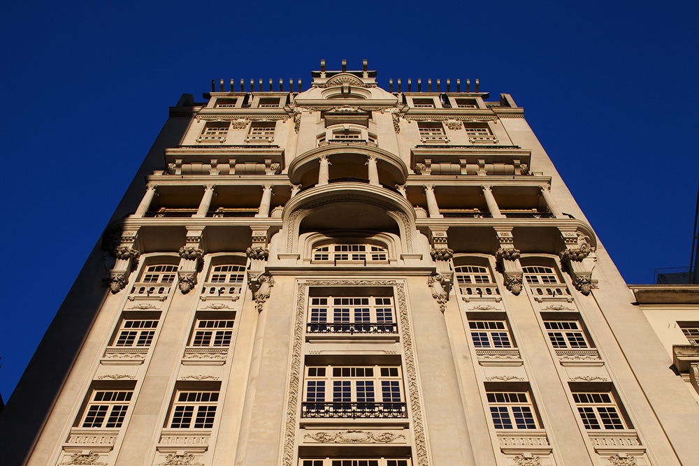 Fachada do Edifício Sampaio Moreira localizado no Centro Histórico de São Paulo.