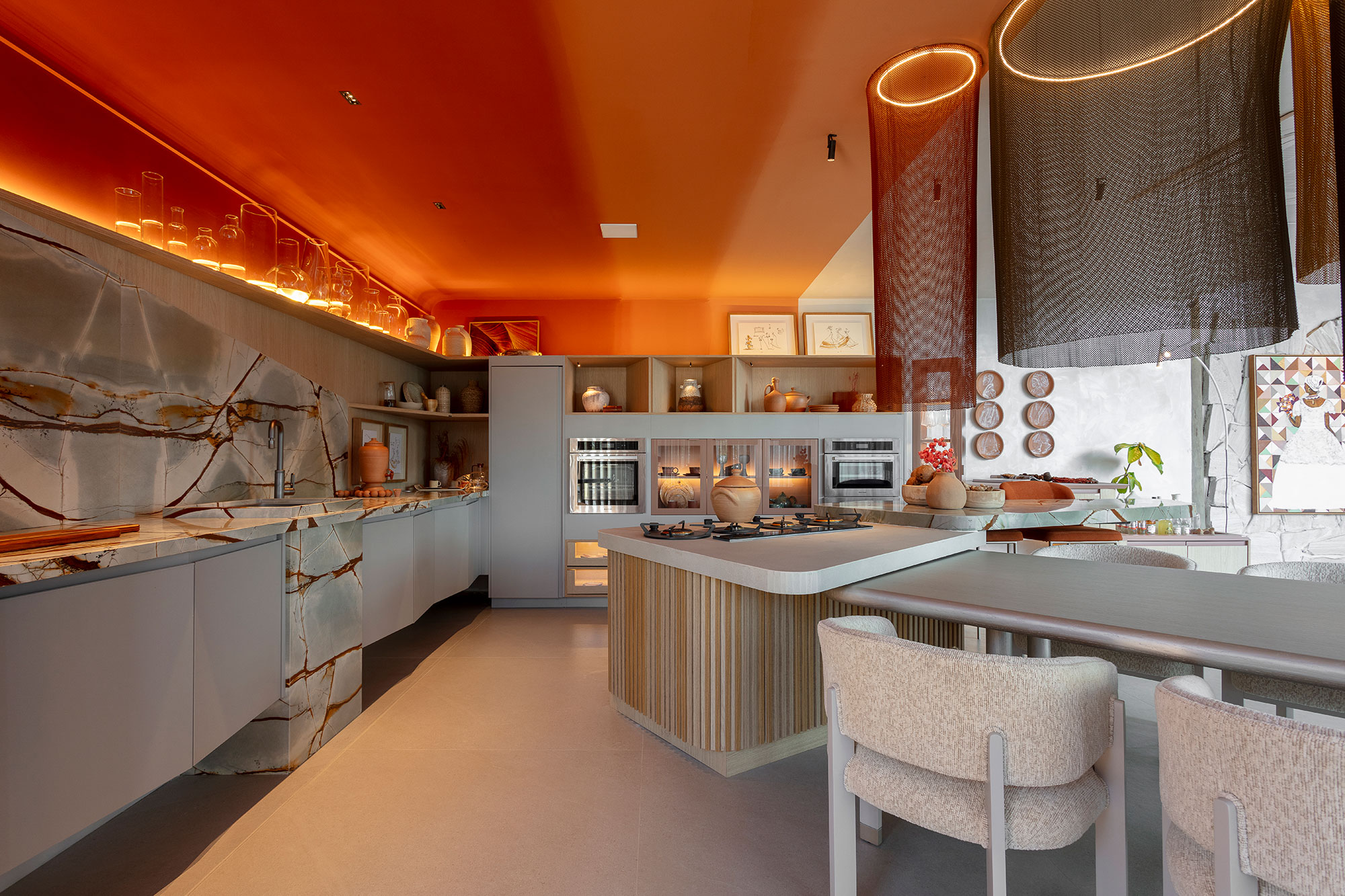 Vorá Arquitetura - Cozinha Dendê. Projeto da CASACOR Bahia 2024.