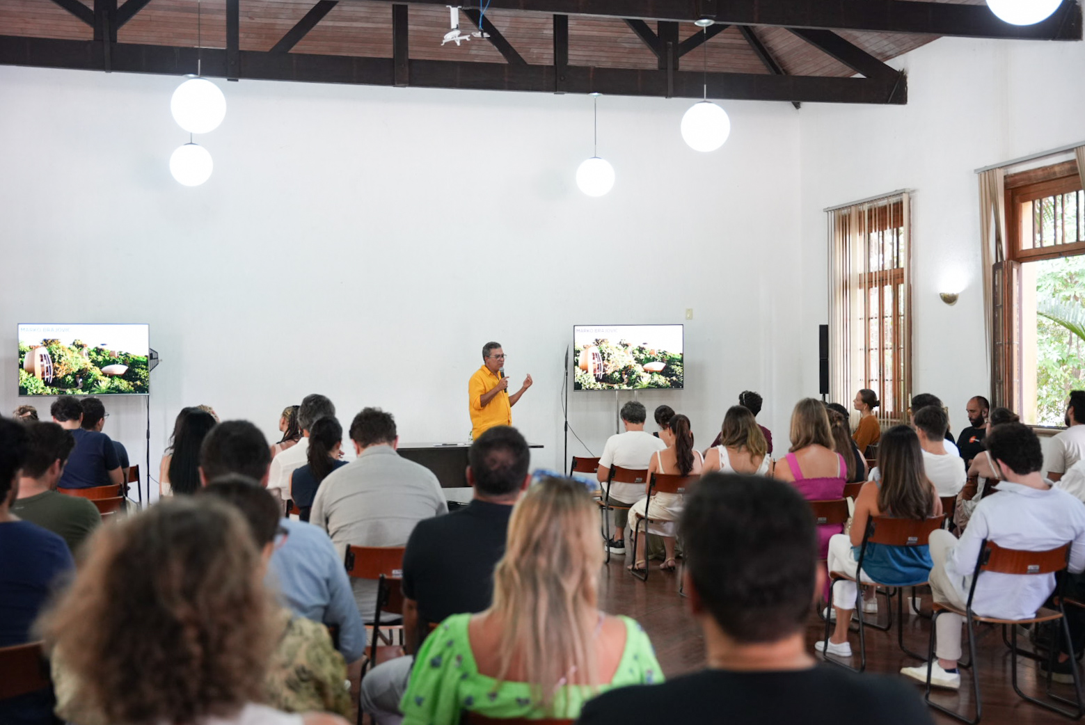 Pedro Ariel apresenta tema "Semear Sonhos" para elenco em São Paulo
