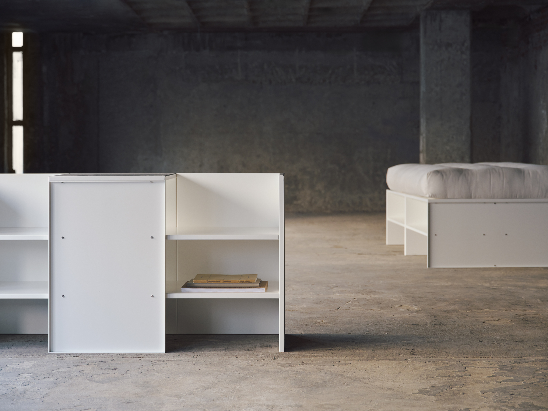 Saint Laurent reabre em Rive Droite com mobiliário de Donald Judd