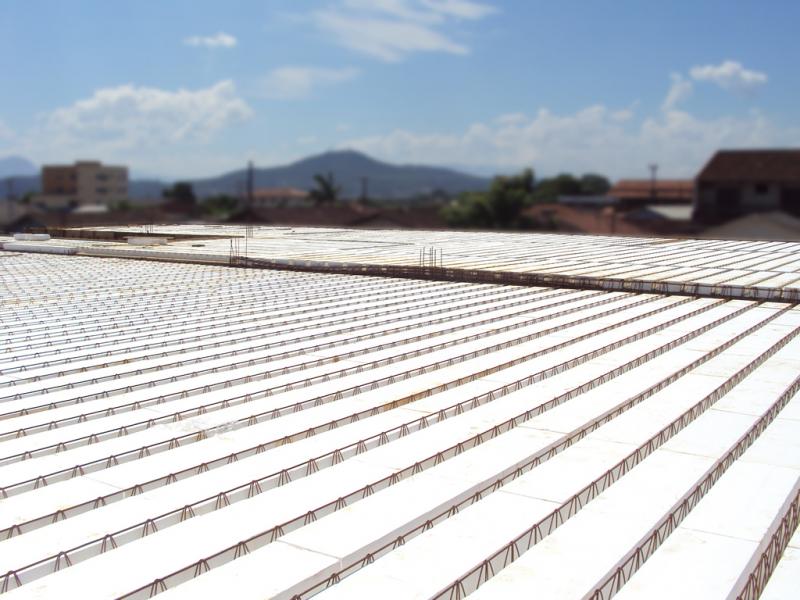 Laje pré-moldada: vantagens e aplicações na construção