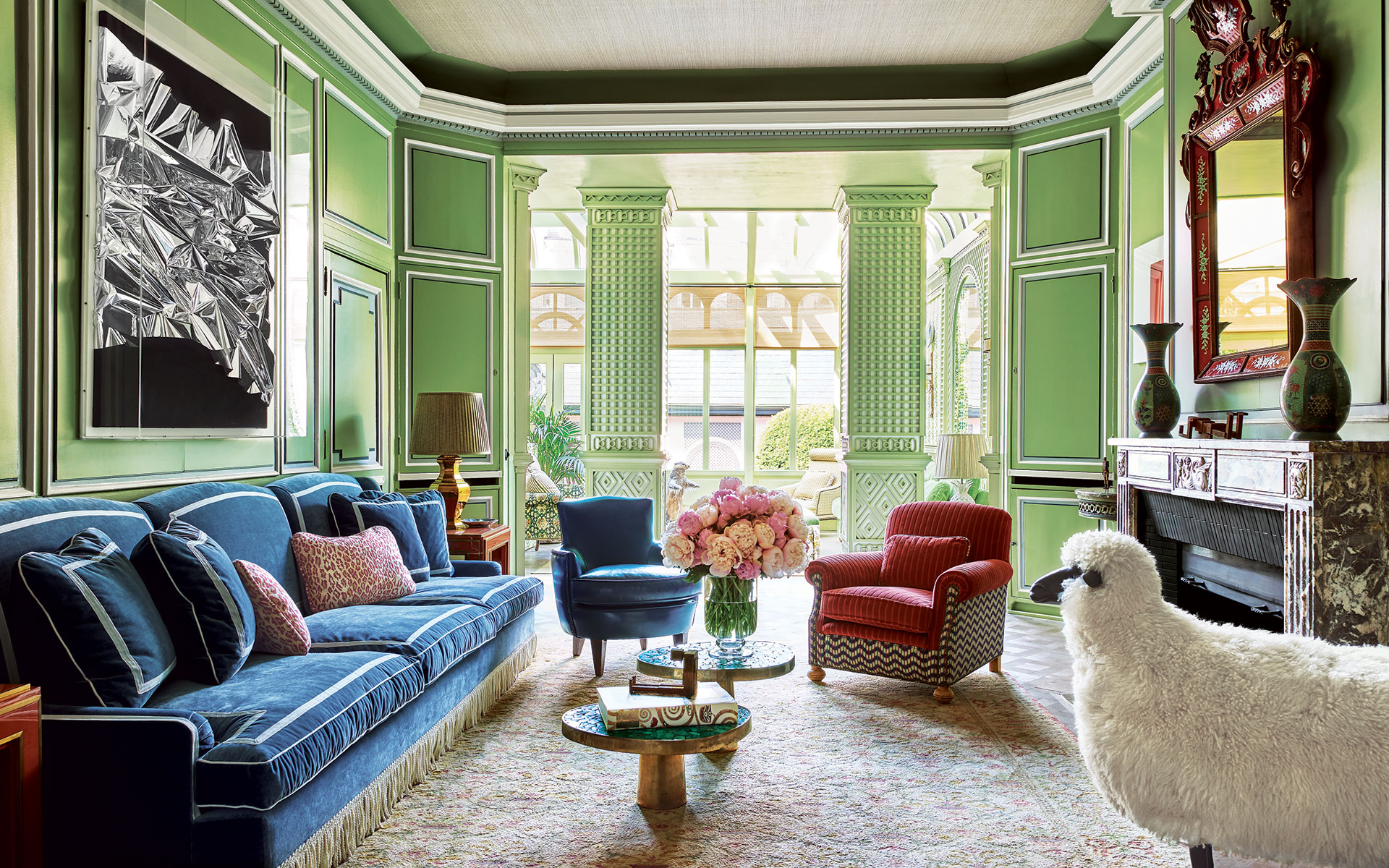 O designer de interiores espanhol Lorenzo Castillo se inspira no neoclassicismo — um exemplo é a Residência em Bruxelas, onde ele combina elegância clássica com um olhar contemporâneo para o décor.