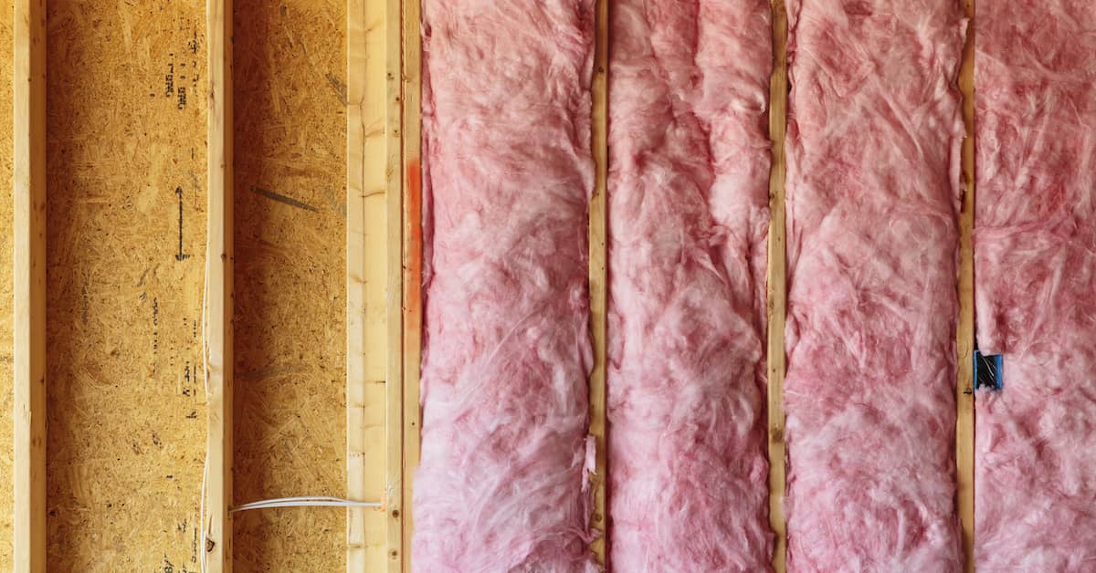 Espuma de fibra de vidro: material leve e resistente, amplamente utilizado para isolamento térmico e acústico em projetos de construção e decoração.