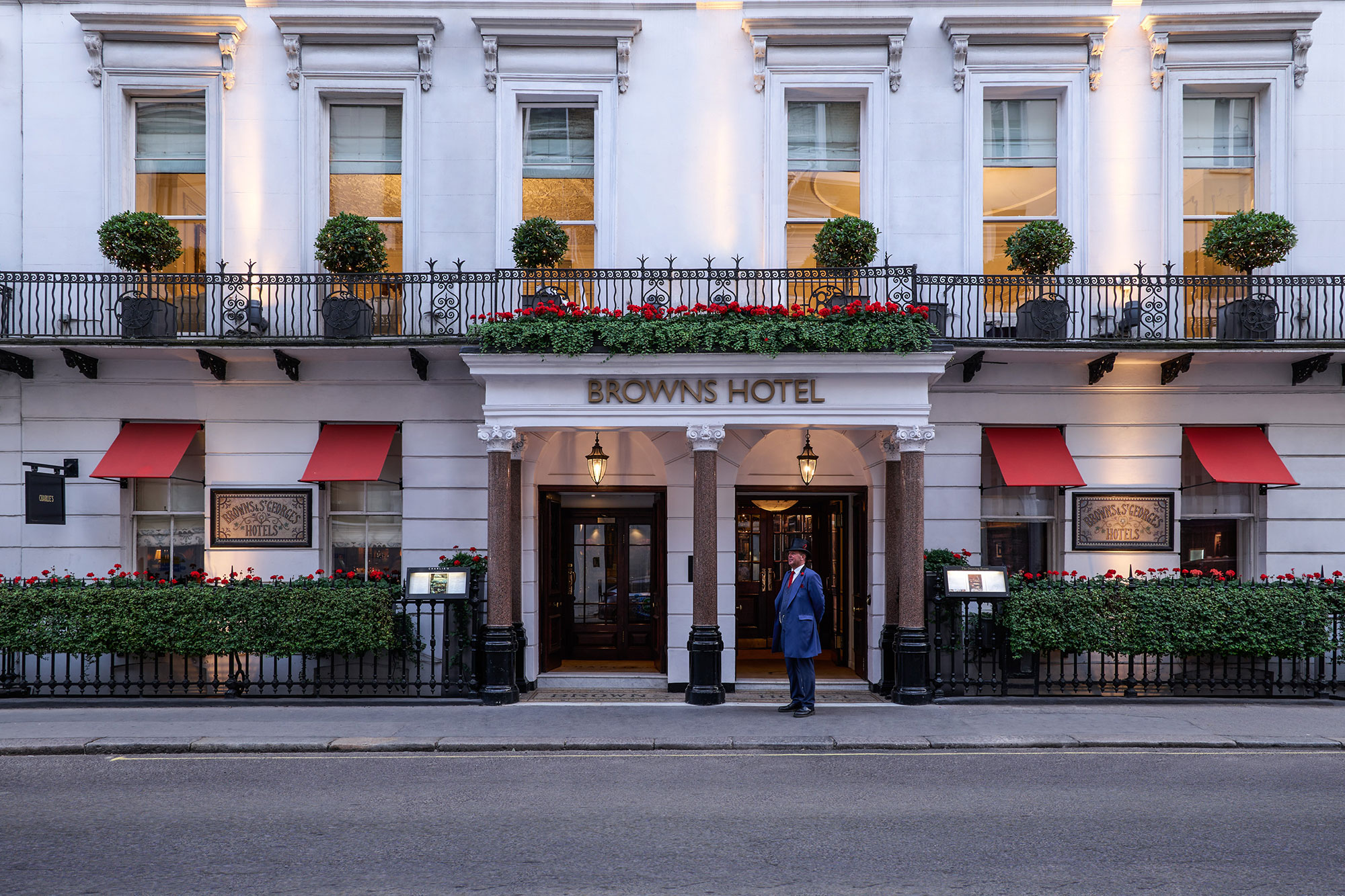 Brown’s Hotel: por dentro do hotel mais antigo de Londres. Na foto, fachada do hotel.