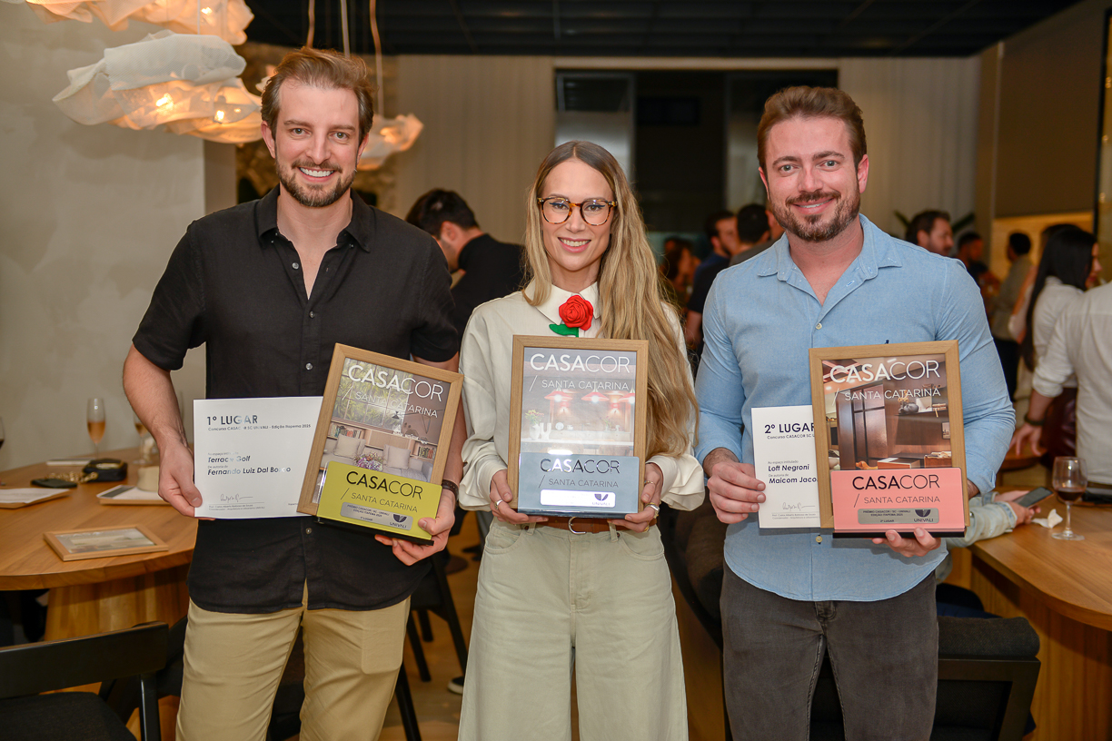 Grandes vencedores da noite: 1º lugar, Fernando Luiz Dal Bosco, autor de Terrace Golf; 2º lugar, Loft Negroni, de Maicon Buzzi e Maicom Jacobus, e 3º, Estar de Encantos DECA, de Bianca Rieg