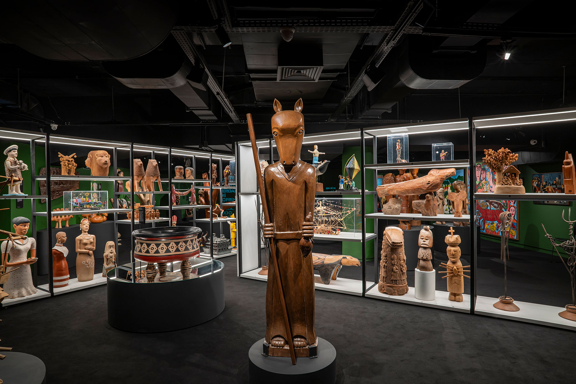 Exposição em São Paulo reúne mais de 400 peças de artesanato brasileiro
