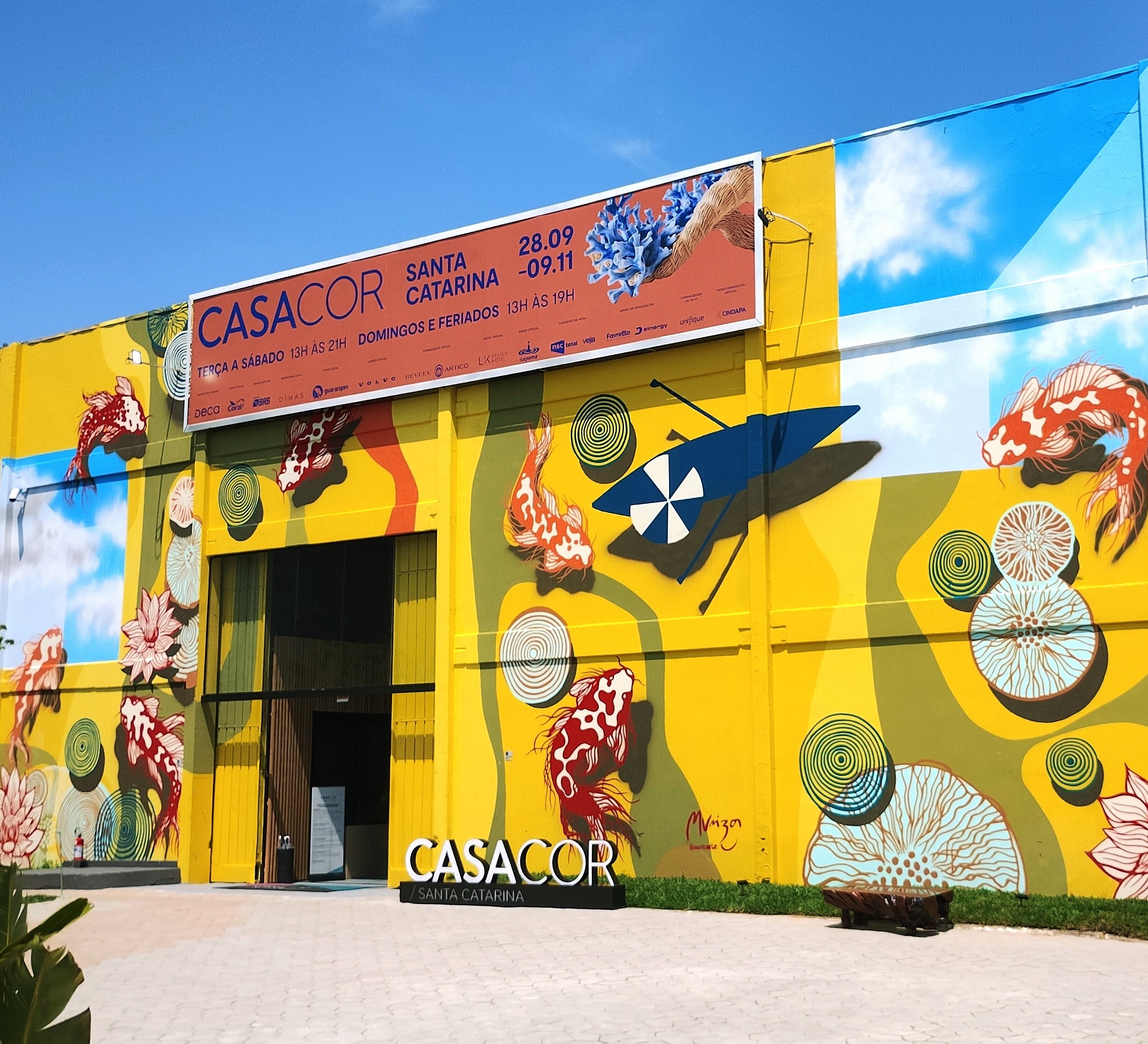 Conheça o artista por trás do mural na fachada da CASACOR SC 2025